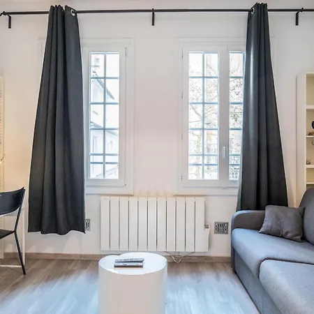 Au Centre De Apartman *