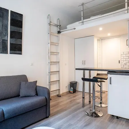 Au Centre De * פריז